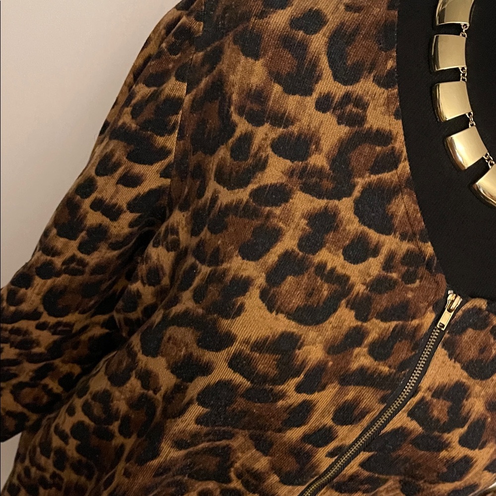 Wild Style Leopard Print Zip Blouse - Picture 4 of 8